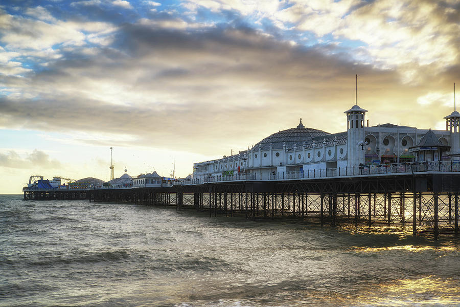 Beautiful Winter sunset landscape of Brighton Pier on the south ...