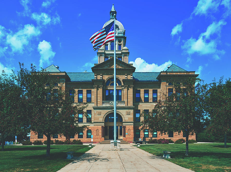 Benton County Courthouse - Vinton, Iowa Photograph By Mountain Dreams 