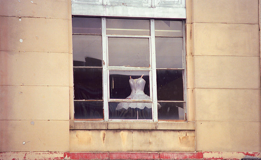 Elizabethton, Tennessee - Birchfiel Building Window 2008 Photograph by Frank Romeo