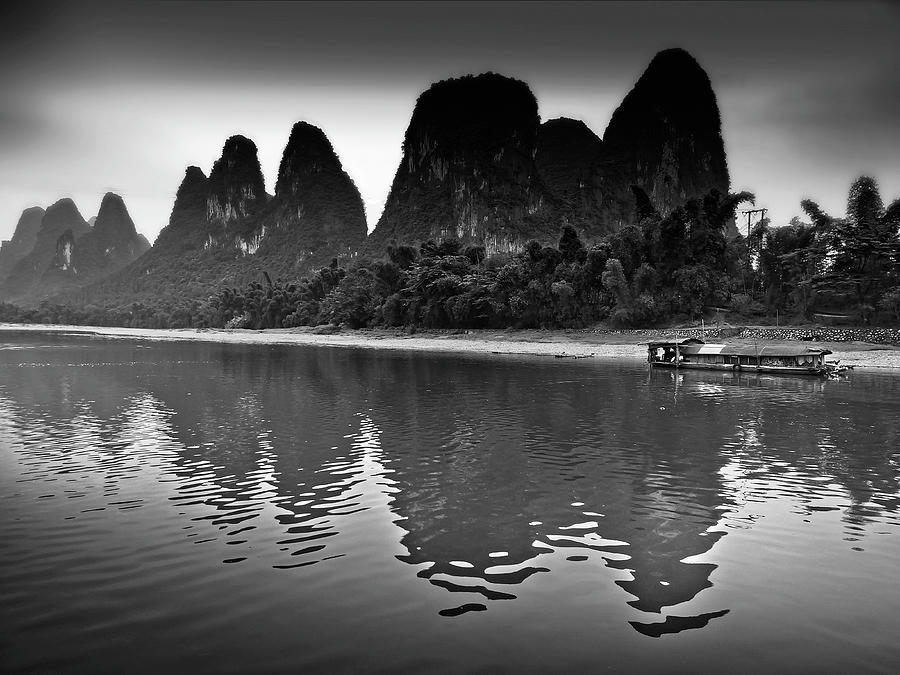 桂林 Boat Breaks Tranquil Evening Reflection Photography | 攝影    [ 潘俊宏 Arttopan -艺术家 artist ]