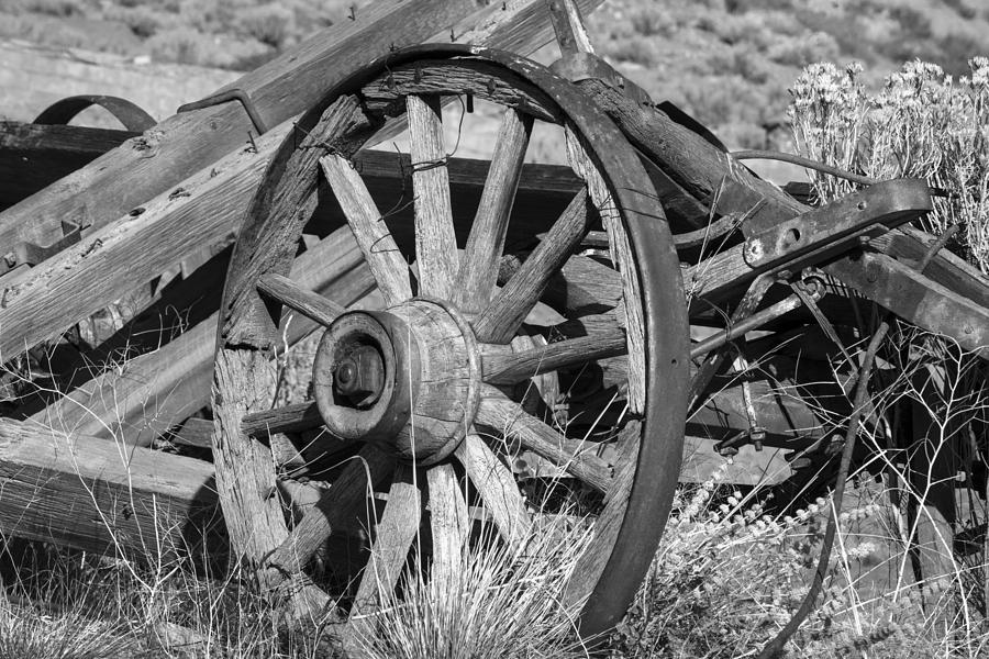 Broken Wagon Wheel #2 Photograph by Frank Wilson