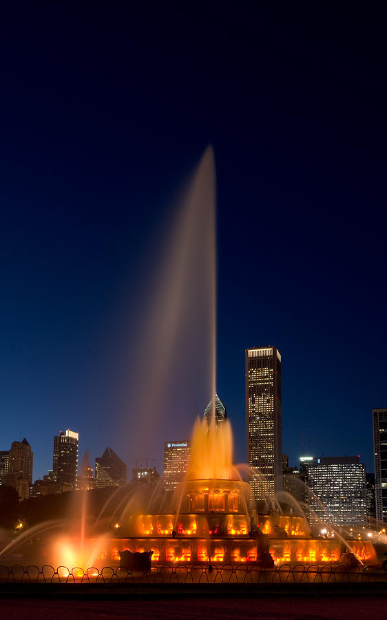 Chicago Photograph - Buckingham Fountain Chicago #1 by Steve Gadomski