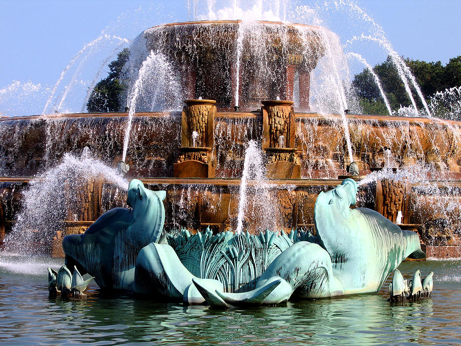 Buckingham Fountain #1 Photograph by Laura Kinker