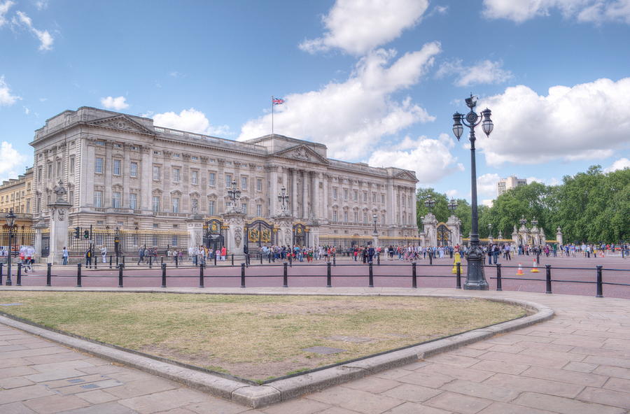 Buckingham Palace #1 Photograph by Chris Day