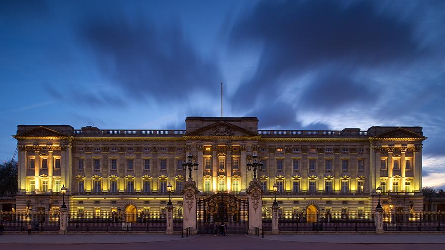 London Photograph - Buckingham Palace #1 by Stephen Taylor