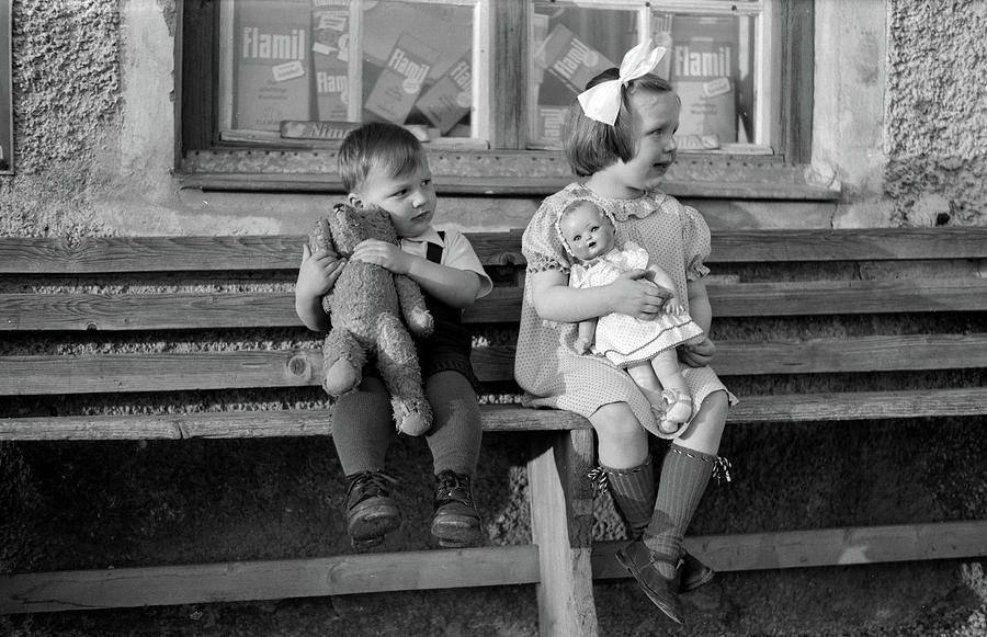childhood memories photography black and white