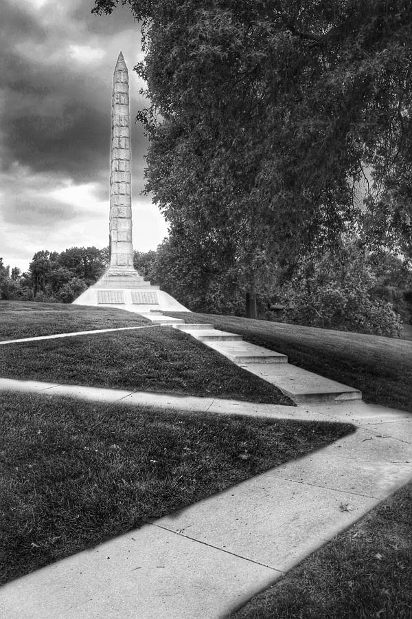 Confederate Monument in Black And White  #1 Photograph by Buck Buchanan