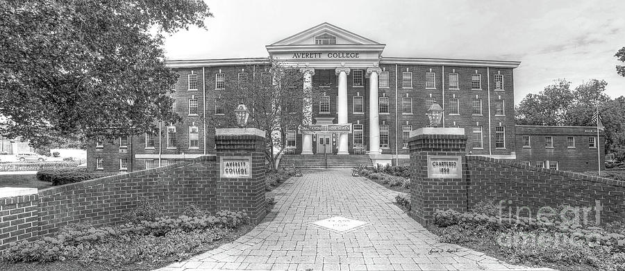 Danville VA Virginia - Averett University - Main Hall Photograph by Dave Lynch
