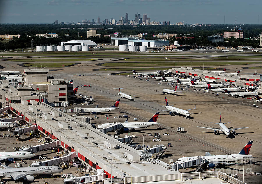 Delta Air Lines Jets at Hartsfield Jackson Atlanta Internation #2 Photograph by David Oppenheimer