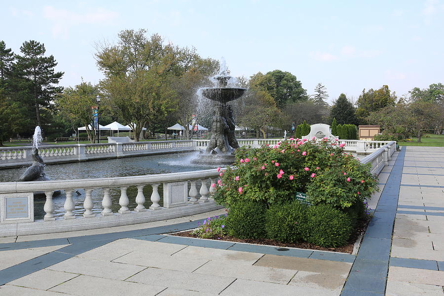 Detroit Zoo Fountain Photograph by Melvin Busch - Fine Art America