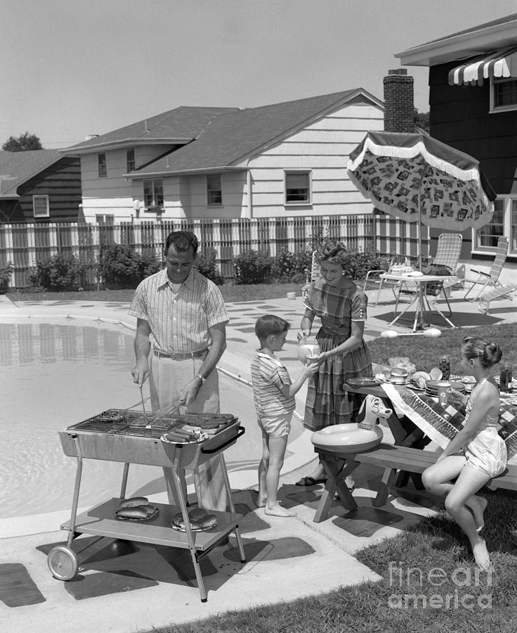 Family Cooking Out, C.1950s #1 Photograph by H. Armstrong Roberts/ClassicStock