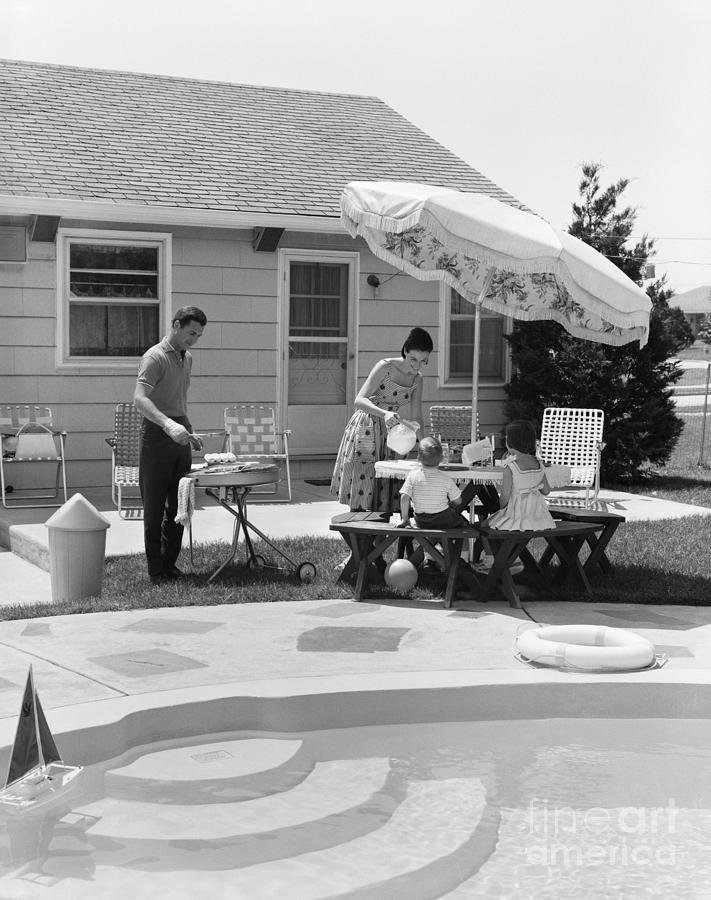 Family Cookout, C.1960s #1 Photograph by H. Armstrong Roberts/ClassicStock