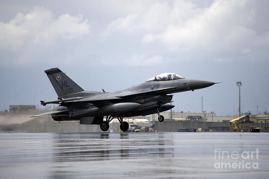 General Dynamics F-16 Fighting Falcon #1 Photograph by Science Source