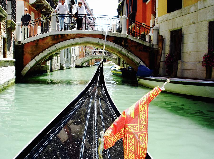 All gondolas in venice italy must. Гондола 3д. Прогулка на гондоле в Ташкенте. Гондола на дороге. Virgin гондола.