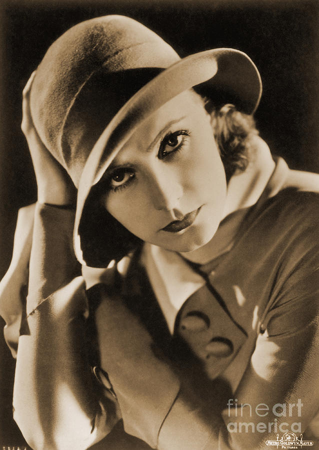 Greta Garbo #1 Photograph by Photo Researchers