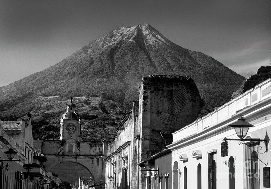 Guatemala_8-17 #1 Photograph by Craig Lovell