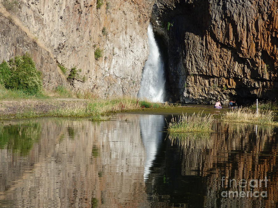 Hawk Creek Falls #1 Photograph by Charles Robinson