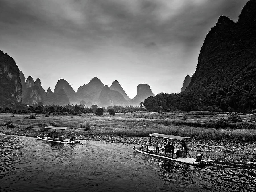 桂林 Home Boat In Red Evening Glow