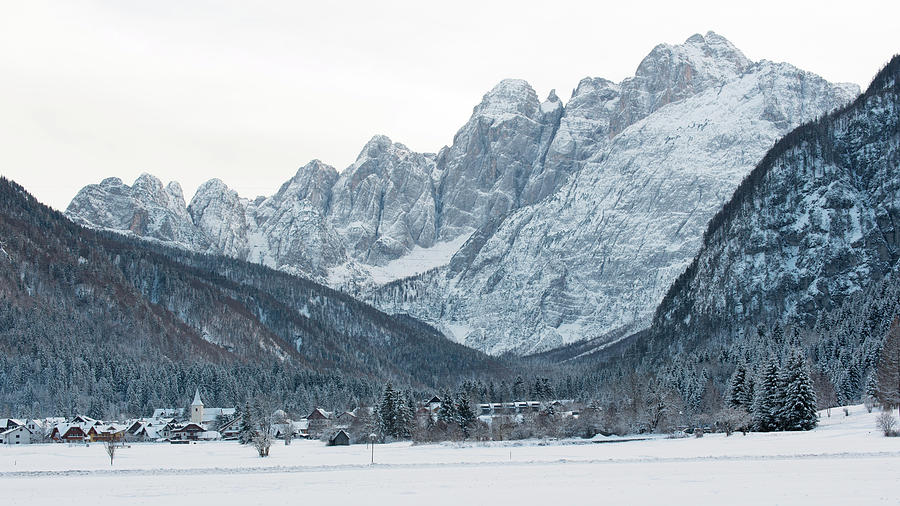 Idyllic landscapes immersed in the snow. The dream of the Julian Alps ...