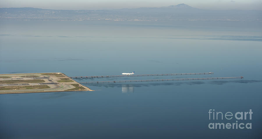 Jet Landing at San Francisco International Airport Photograph by David Oppenheimer