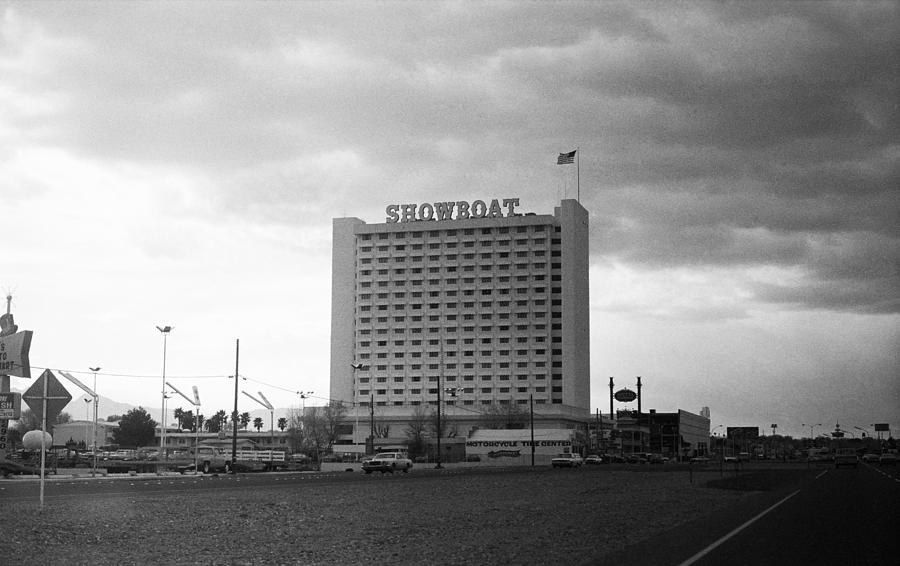 Architecture Photograph - Las Vegas 1980 BW #15 by Frank Romeo