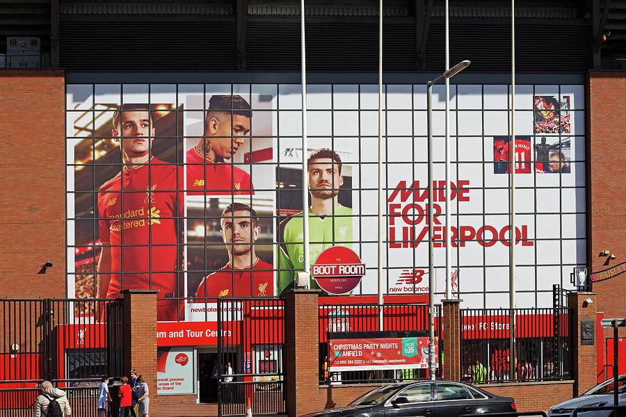 LIVERPOOL UK, 17TH SEPTEMBER 2016. Liverpool Football Club's new giant ...