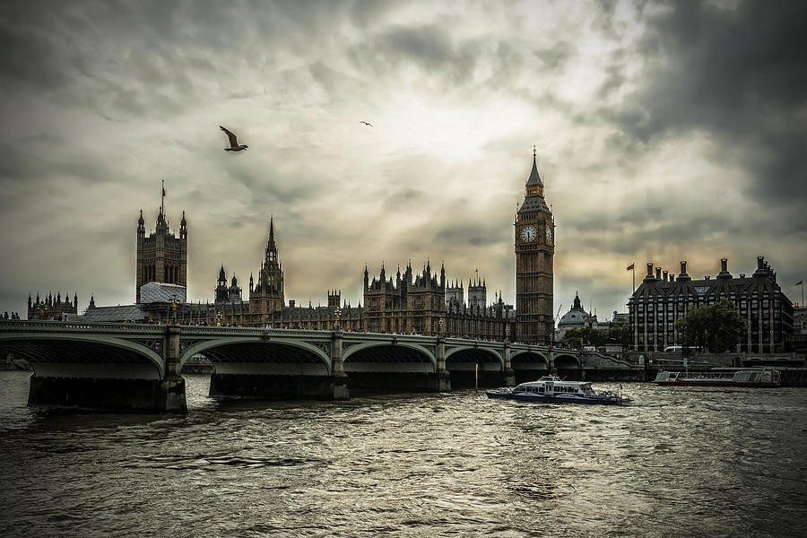 London #1 Photograph by Jaroslaw Grudzinski