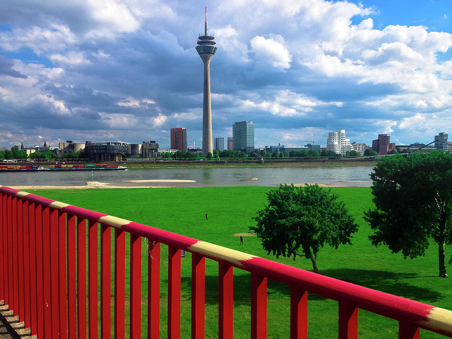 Nature Photograph - Lovely Dusseldorf #1 by Cesar Vieira
