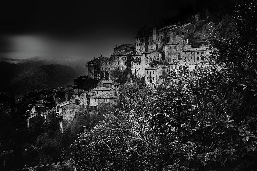 City Photograph - Montefegatesi / Tuscany by Frank Andree