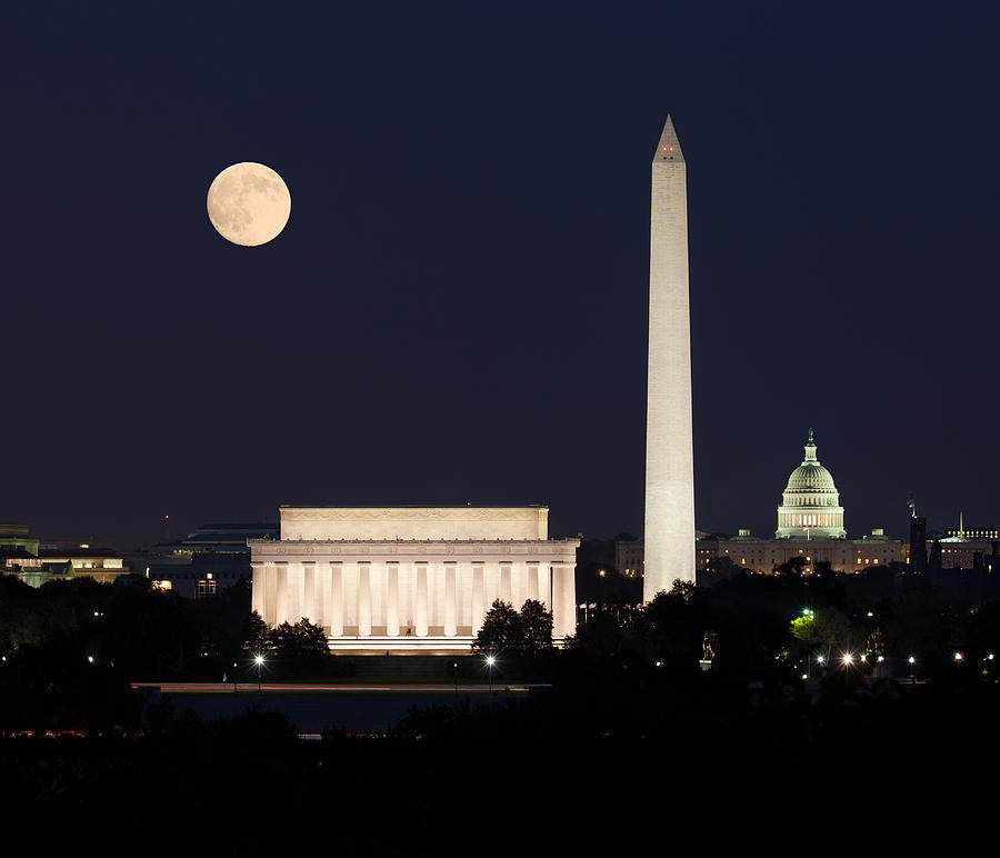 Moon rising in Washington DC #2 Photograph by Steven Heap
