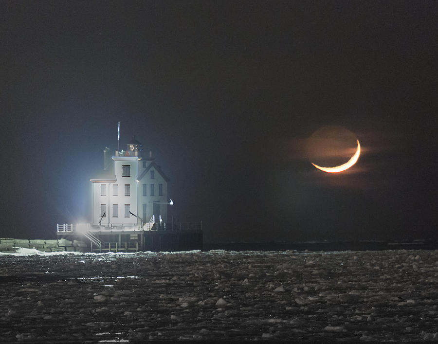 Cleveland Photograph - Moon Set Over The Ice #1 by Frank Shoemaker