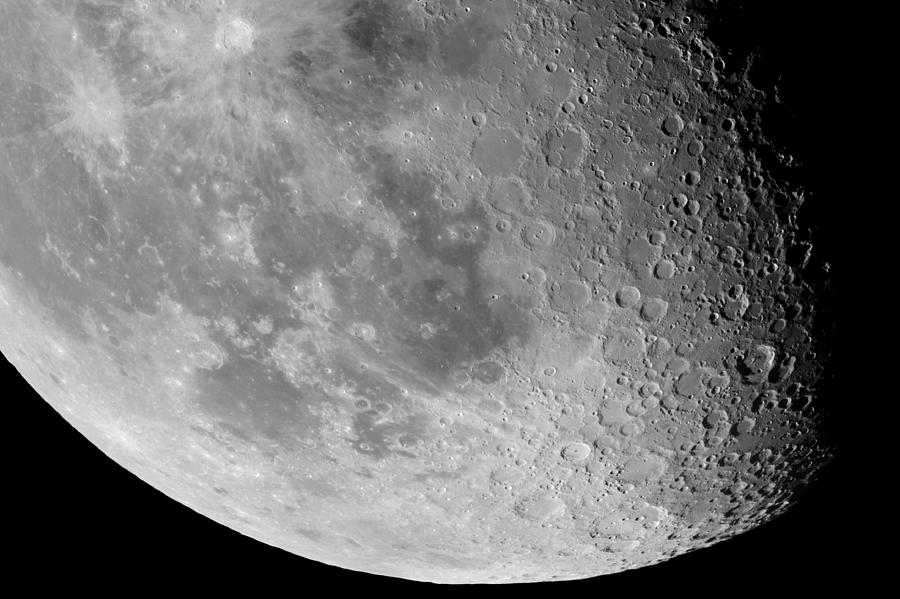 Луна ком видео. Поверхность Луны текстура. Кратер Клавий на Луне. Коперник (лунный кратер). Луна close up.