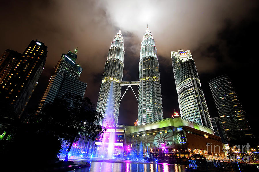 Night View Of The Petonas Twin Towers In Kuala Lumpur Malaysia 