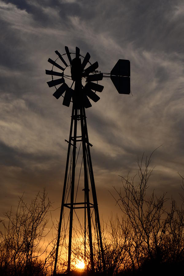 Oklahoma Windmill And Sunset Photograph by Vonda Barnett