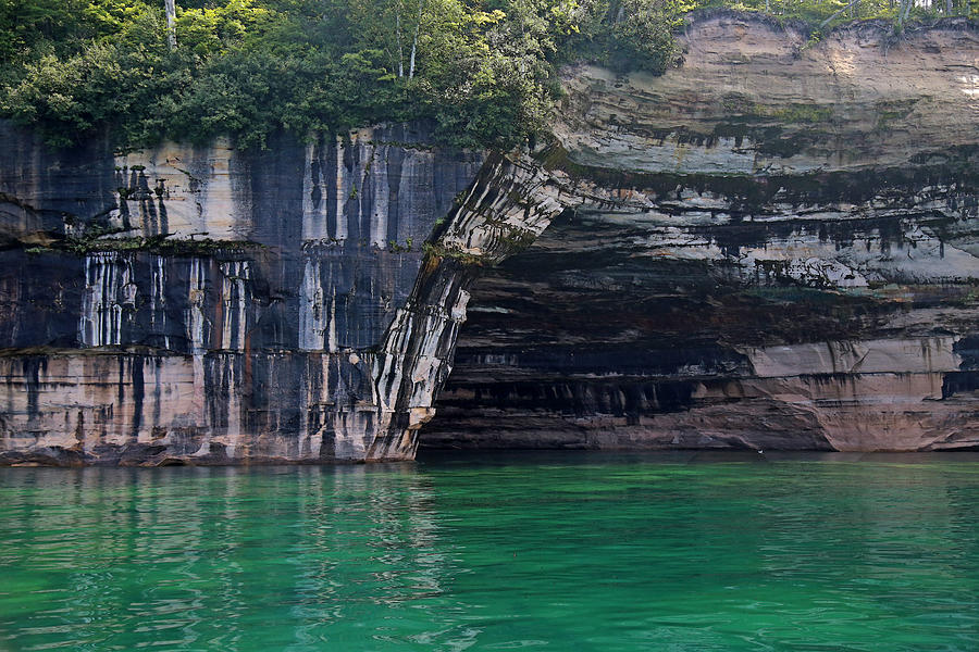 Pictured Rocks National Lakeshore 16 Photograph by Mary Bedy