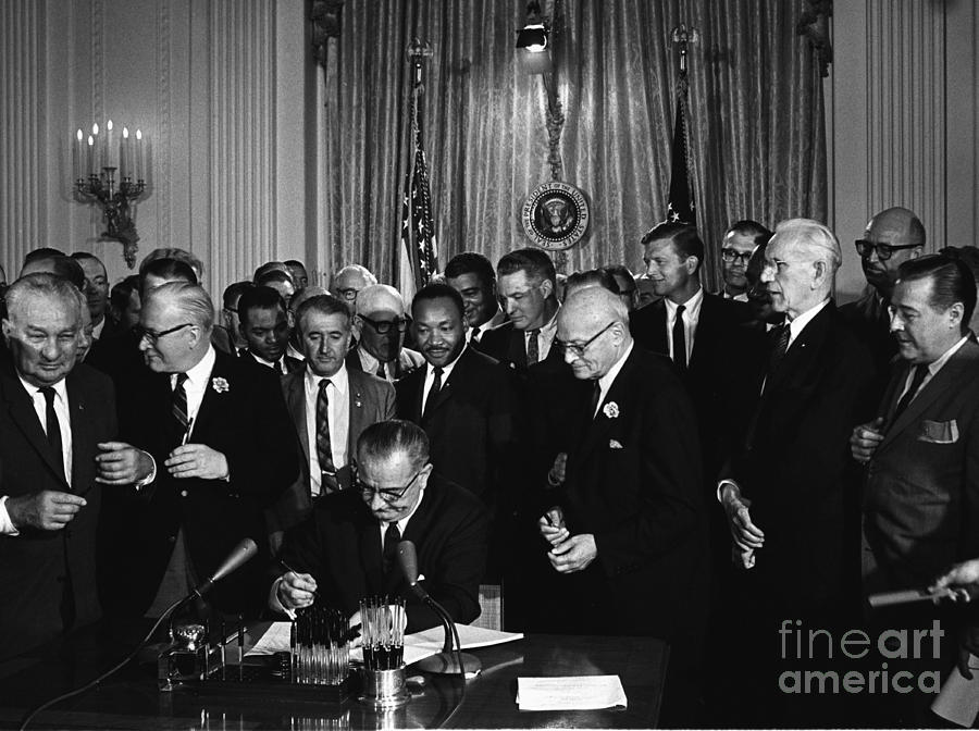 President Johnson Signs Civil Rights #1 Photograph by Science Source