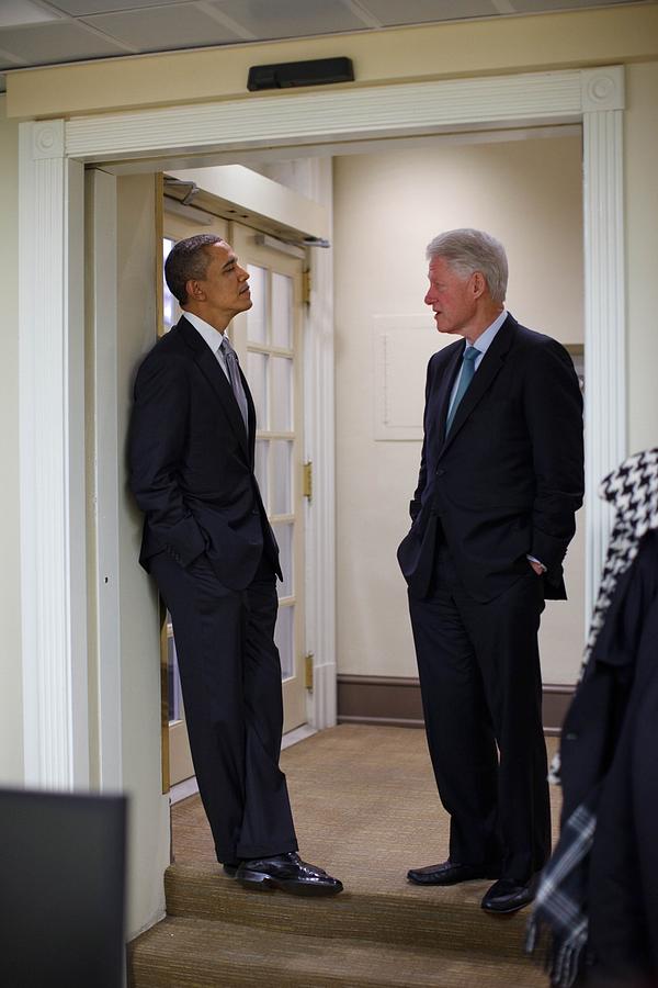 President Obama Talks With Former #1 Photograph by Everett