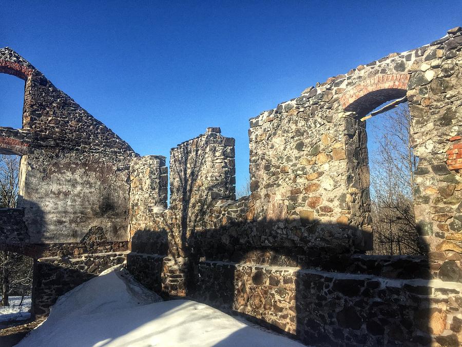 Quincy Dry House - Crumbling into the Past Photograph by Scott Wendt ...