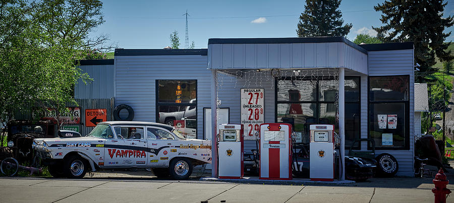 Retro Gas Station #1 Photograph by Paul Freidlund