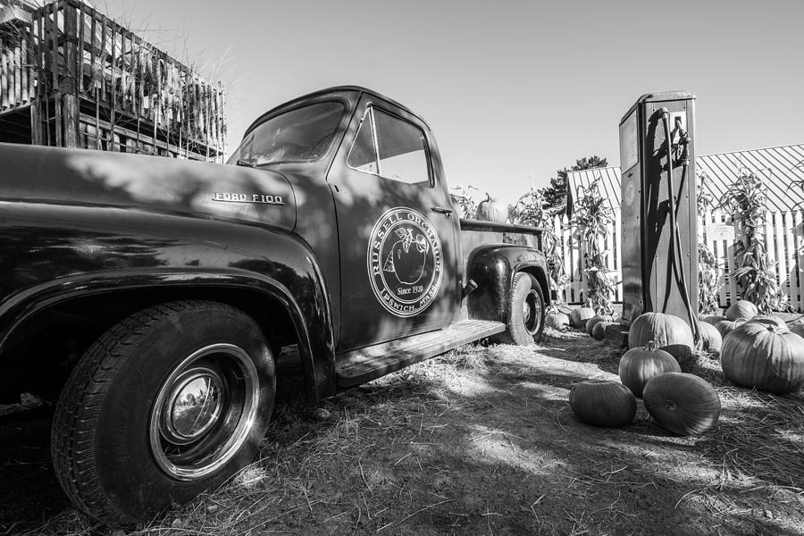 Russell Orchards 1954 Ford F100 Vintage Truck With Pumpkins, Ipswich, Ma #2 Photograph by Nicole Freedman