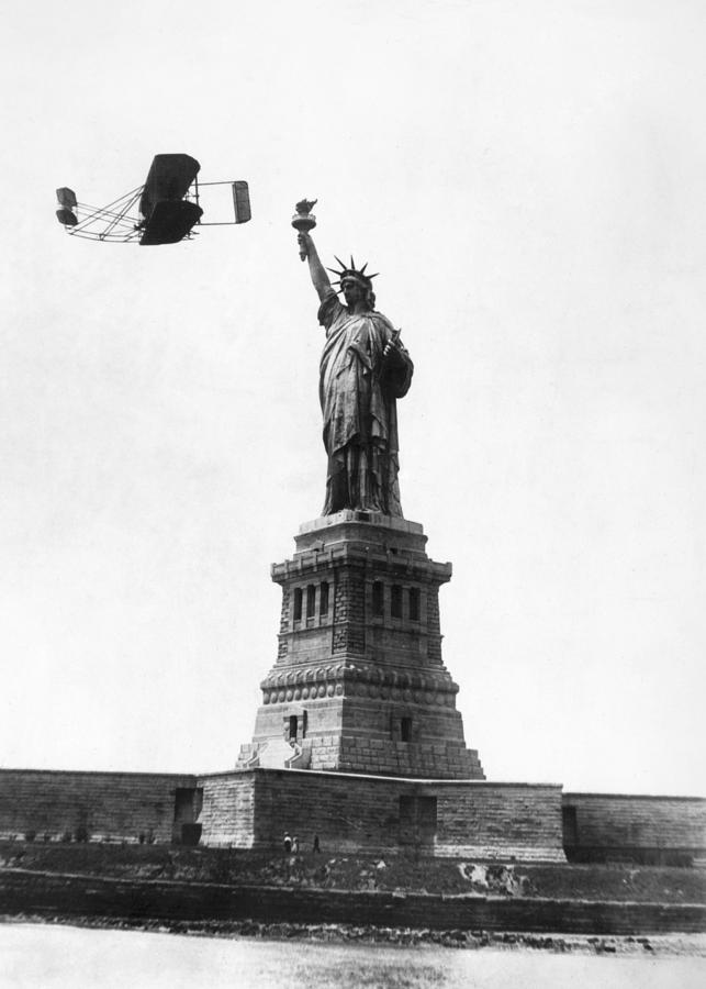 Statue Of Liberty, 1909 #1 Photograph by Granger