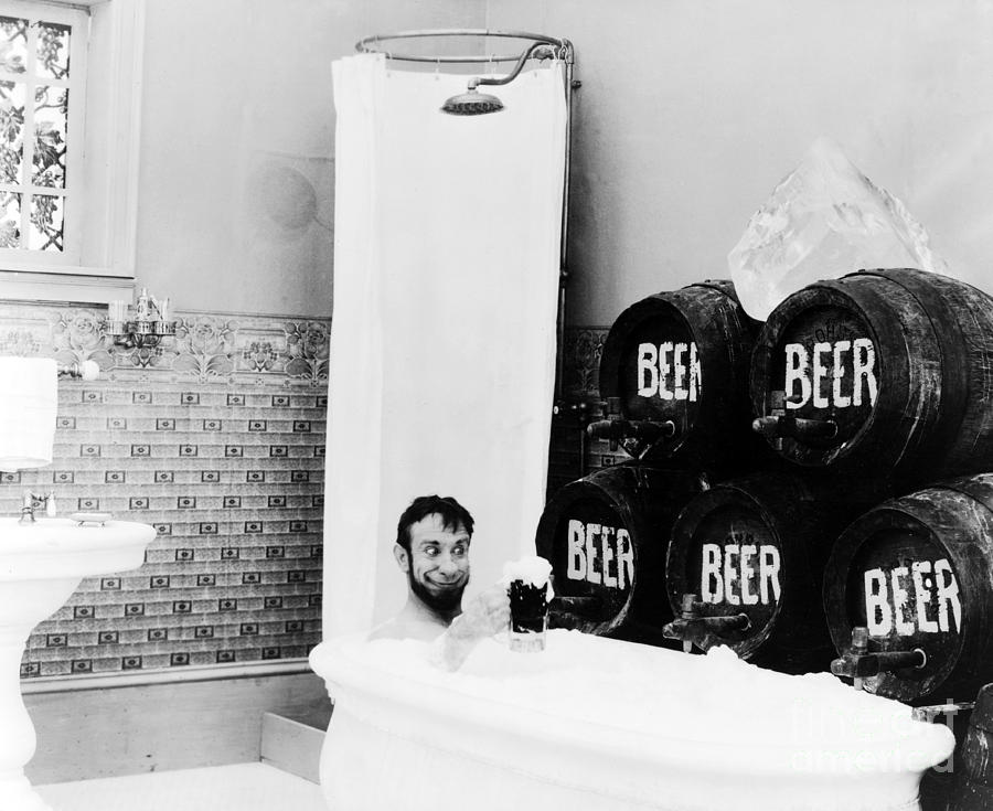 Suds With My Suds, 1916 #1 Photograph by Science Source