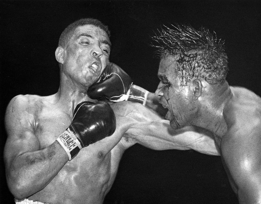 Sugar Ray Throws A  Right #1 Photograph by Underwood Archives