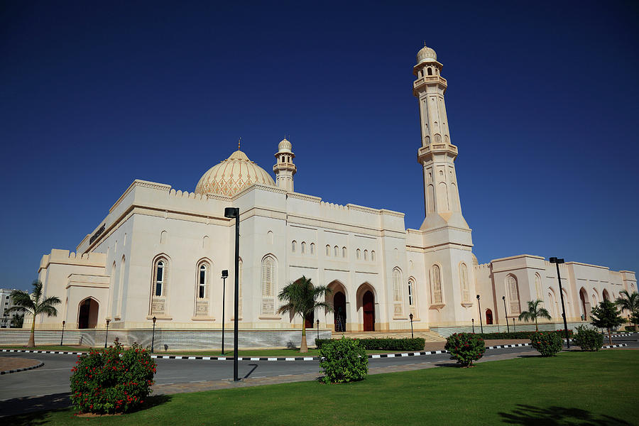 Sultan Qaboos Moschee, Friday mosque, Salalah, Oman Photograph by Heinz ...