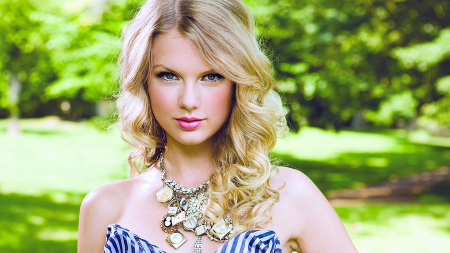 Taylor Swift Photograph - Taylor Swift #1 by Mariel Mcmeeking