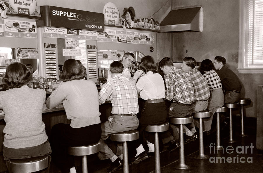 Teens At A Diner, C. 1950s #1 Photograph by H. Armstrong Roberts/ClassicStock
