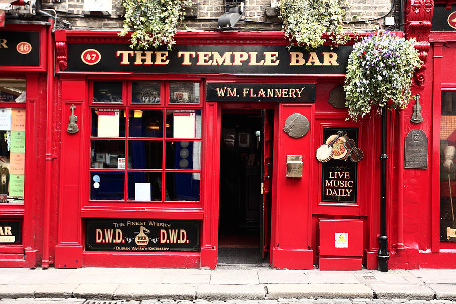 Temple Bar #1 Photograph by Lori Knisely