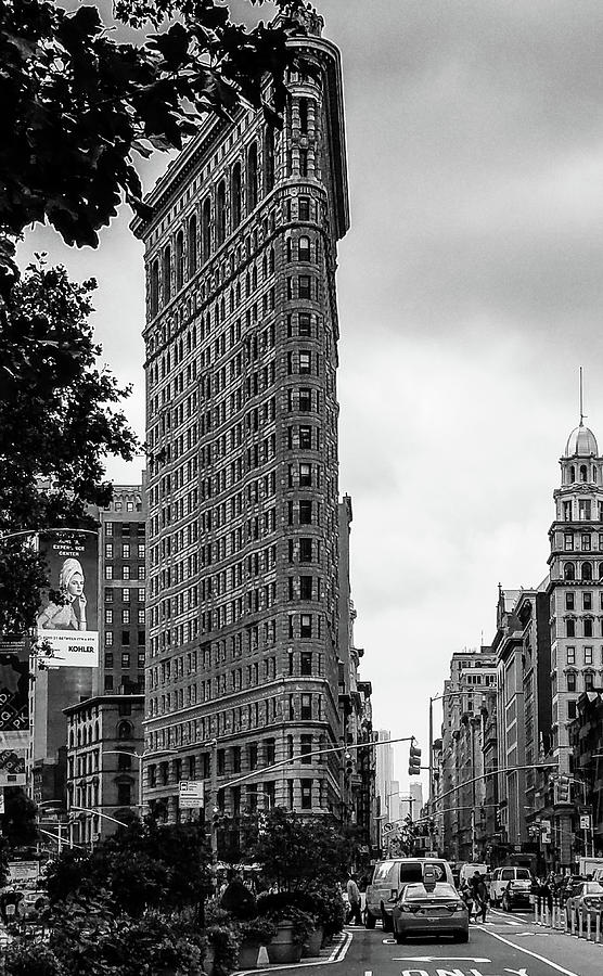 The Flatiron Building in Black and White Photograph by Srinivasan Venkatarajan