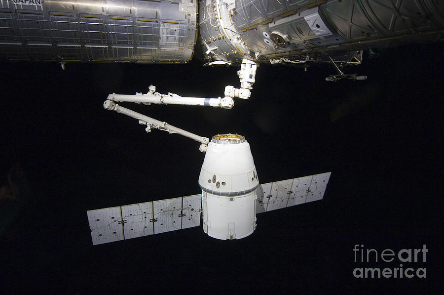 The Spacex Dragon Cargo Craft Prior Photograph
