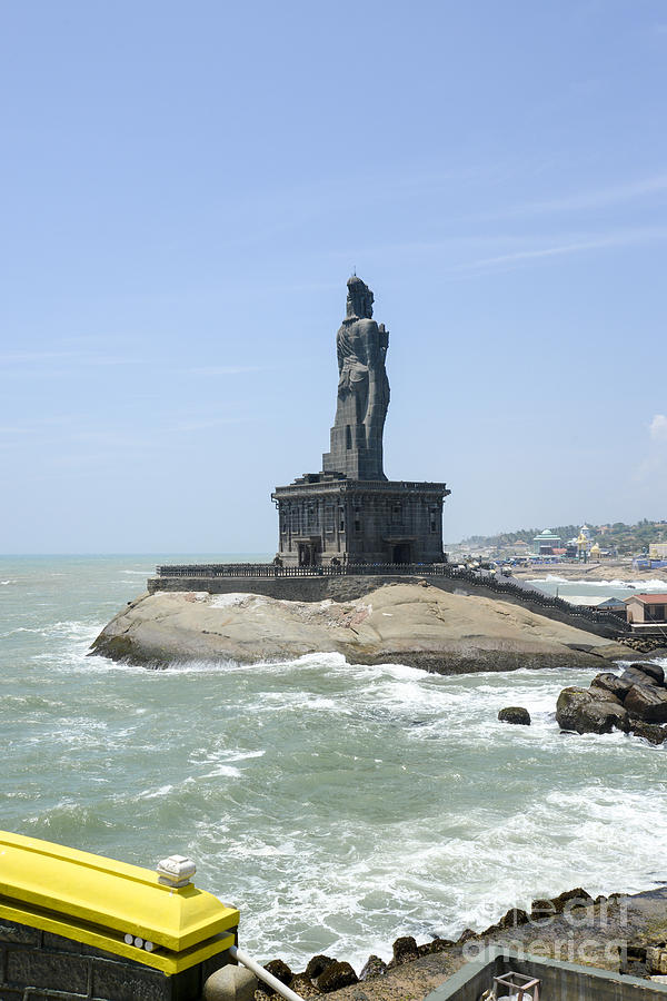 Thiruvalluvar Statue kanyakumari Photograph by Ilan Amihai